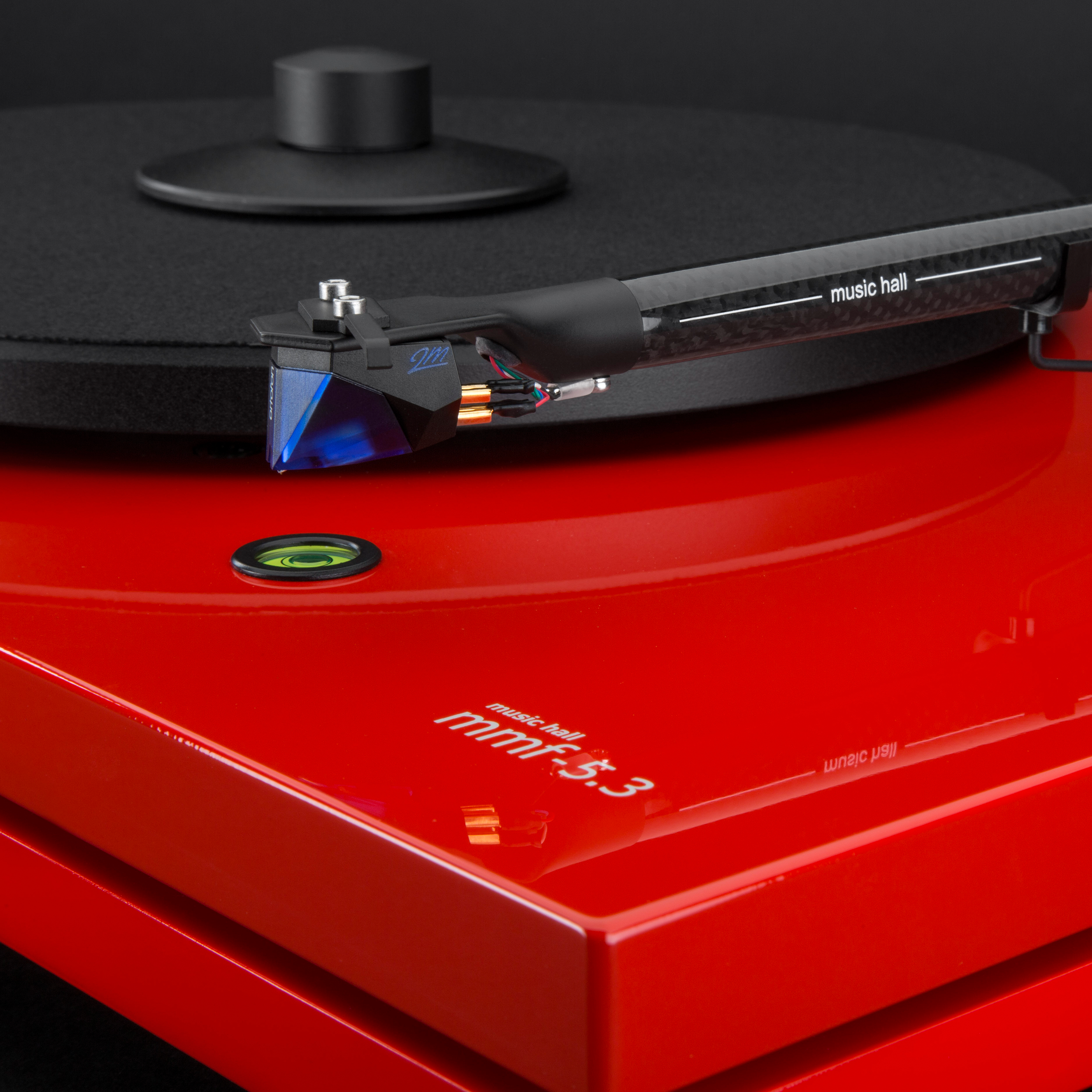 Music_Hall_MMF_5_3_0026_Music_Hall_MMF_5_3_Turntable_Ferrari_Red_Carbon_Fiber_Tonearm_Detail.png